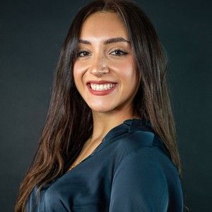 Meet your Posher, Claudia